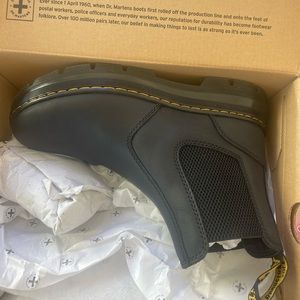 Dr.Marten Chelsea, Black Embury size EU 39, US women 8, Men 7